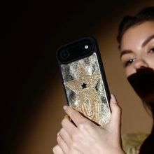 Görseli Galeri görüntüleyiciye yükleyin, AURA. Deri iPhone Kılıfı - Gold YILDIZ
