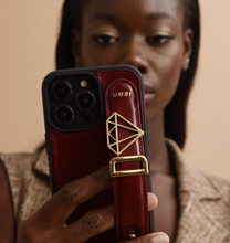 Görseli Galeri görüntüleyiciye yükleyin, UMBI GLAM. Kişiselleştirilebilir Deri iPhone Kılıfı - Burgundy/Gold
